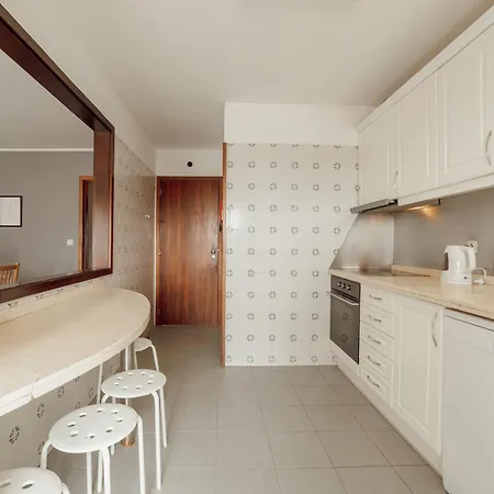 Espinho Modern 3 Bedroom By Vacationy *