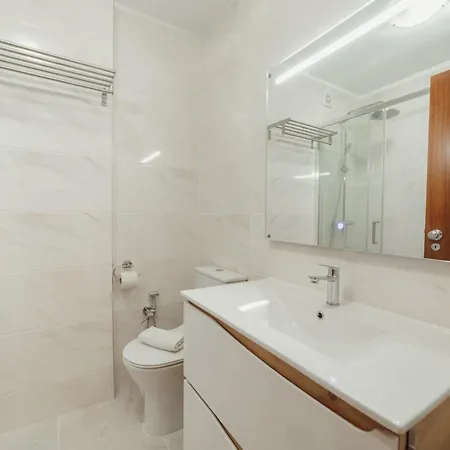 Apartment Espinho Modern 3 Bedroom By Vacationy *