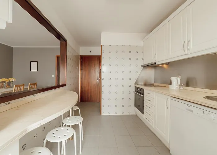 Espinho Modern 3 Bedroom By Vacationy *