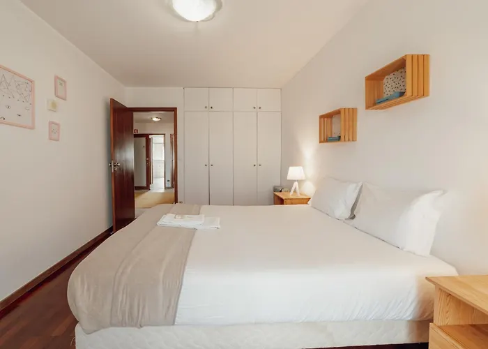 Espinho Modern 3 Bedroom By Vacationy *